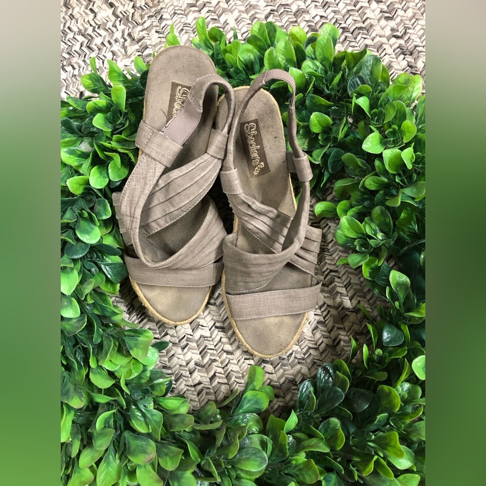 Skechers fabric wedge heel sandal size 8 neutral/beige/ grey